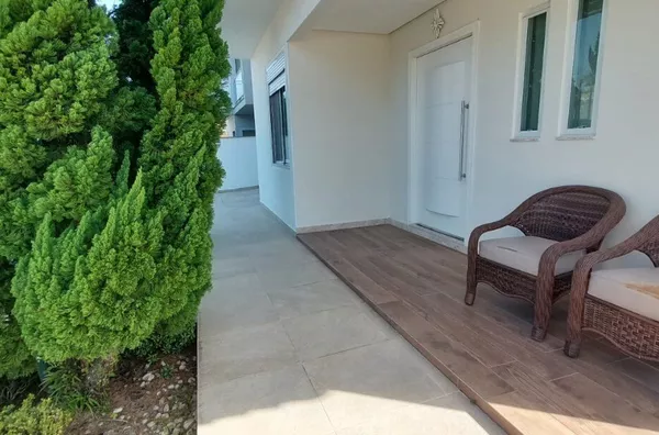 Residência de Alto Padrão com Piscina e Espaço Gourmet – Fazenda da Armação, Governador Celso Ramos - Foto 8