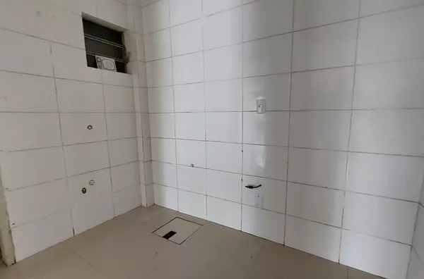 Sala Comercial Térreo para venda no bairro Menino Deus em Porto Alegre - Foto 8