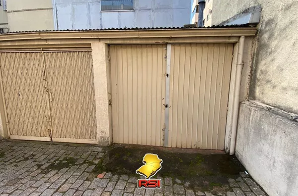 Apartamento à Venda com 3 dormitórios e vaga no bairro Praia de Belas — 390 mil