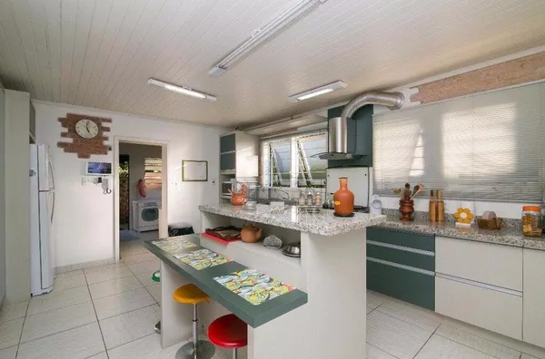 Casa 4 Quartos na Zona Alta da Tristeza – Porto Alegre –  4 Vagas de Garagem e Piscina. - Foto 10