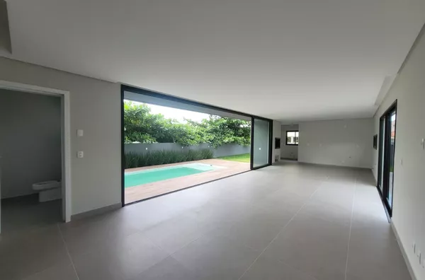 Casa Alto Padrão com Piscina e 3 Suítes na Praia de Palmas – 360m² de Terreno - Foto 5