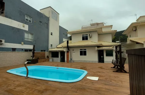 Casa Espetacular com Piscina e Jardim na Praia de Palmas – 360m² de Terreno - Foto 22