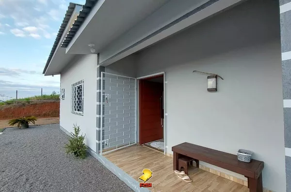 Terreno/Lote com casa pronta - 2.800m², Frente à Rodovia 410 - Areias do Meio em Governador Celso Ramos