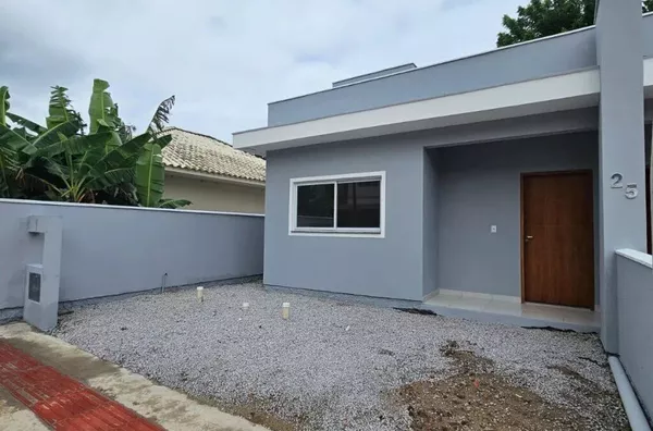 Casa Geminada à Venda em Governador Celso Ramos – 2 Dorms, Suíte, Financiável