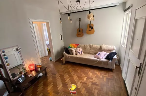 Cobertura 2 dormitórios com churrasqueira e terraço na Cidade Baixa – R$ 490 mil