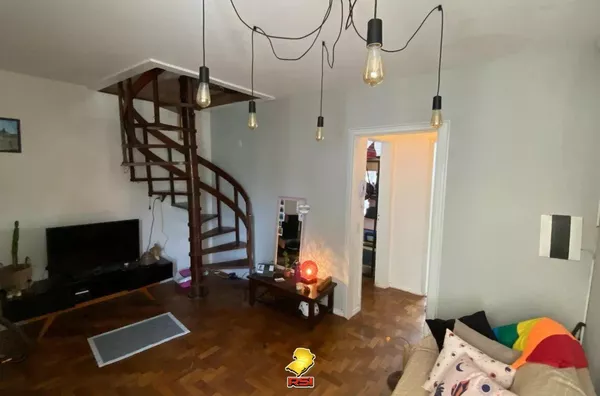 Cobertura 2 dormitórios com churrasqueira e terraço na Cidade Baixa – R$ 490 mil