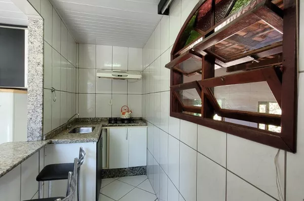 Casa com 3 Dormitórios e Terreno Amplo a 500m do Mar em Calheiros – R$ 500 mil - Foto 9