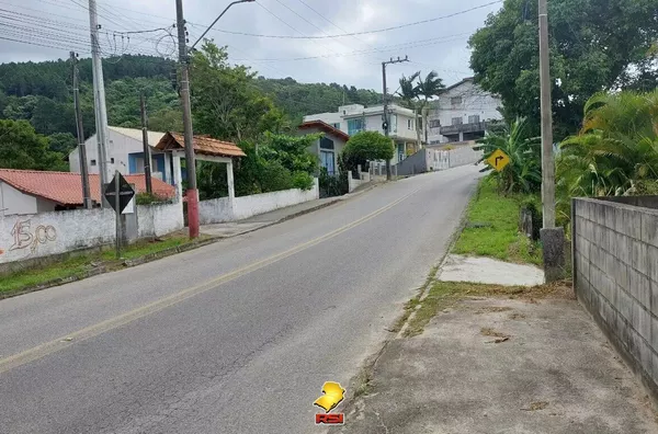 Terreno à Venda em Gov. Celso Ramos | 500m² Plano Próximo à Praia de Palmas | Bairro Camboa