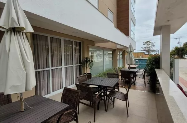 Apartamento Mobiliado a 100m da Praia de Palmas com 3 Dormitórios e 1 suíte