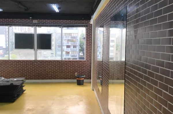 Sala Comercial 37m² à Venda no Bairro Rio Branco – Porto Alegre | Oportunidade - Foto 2