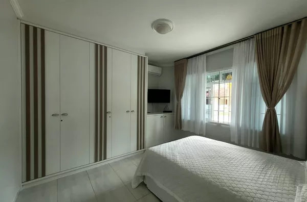 Casa Espetacular com Piscina e Jardim na Praia de Palmas – 360m² de Terreno - Foto 11