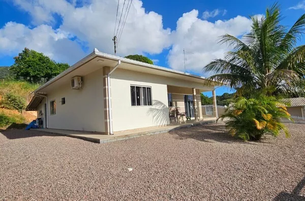 Casa à venda, 3 quartos, Pátio e Vaga de Garagem -  Jordão, Governador Celso Ramos