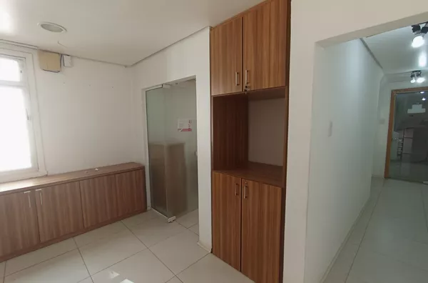 Sala comercial 77m² - Mobiliada  - Centro Histórico, Porto Alegre