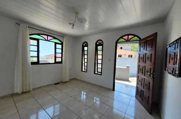 Casa com 3 Dormitórios e Terreno Amplo a 500m do Mar em Calheiros – R$ 500 mil - Foto 4