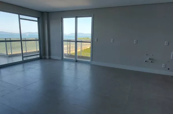 Cobertura Frente Mar à Venda na Praia de Palmas – 4 Dorms, 230m² Privativos, Ofurô e Alto Padrão - Foto 1