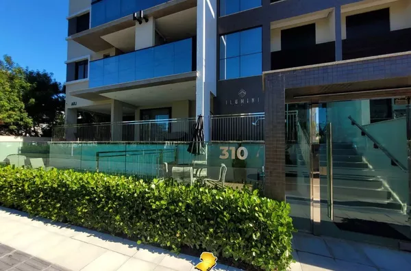 Apartamento Mobiliado com 3 Dormitórios a Poucos Passos do Mar na Praia de Palmas
