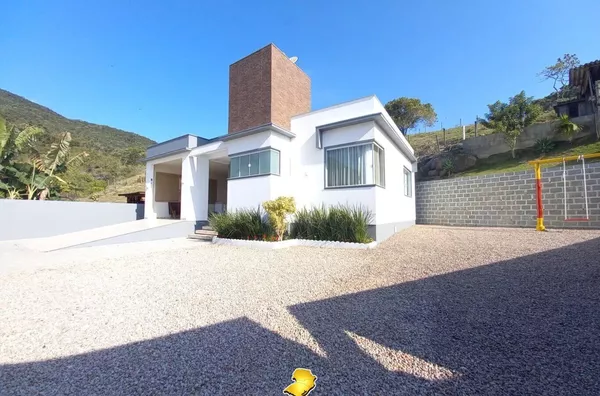 Casa Mobiliada com Terreno Amplo – 1.900m² no Bairro Dona Lucinda!