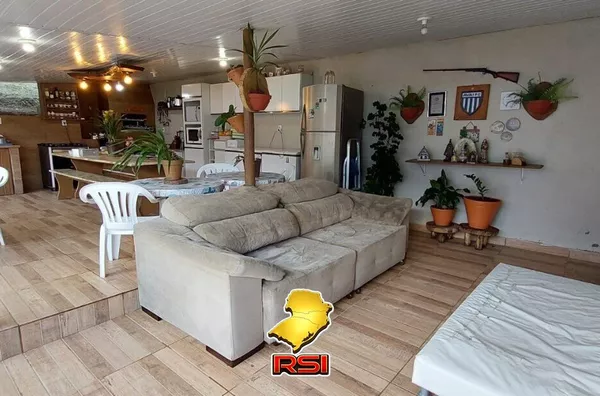 Casa de Madeira 3 Dorm, Espaço Gourmet, Terreno 1.100m² – Fazenda da Armação – R$ 995.000