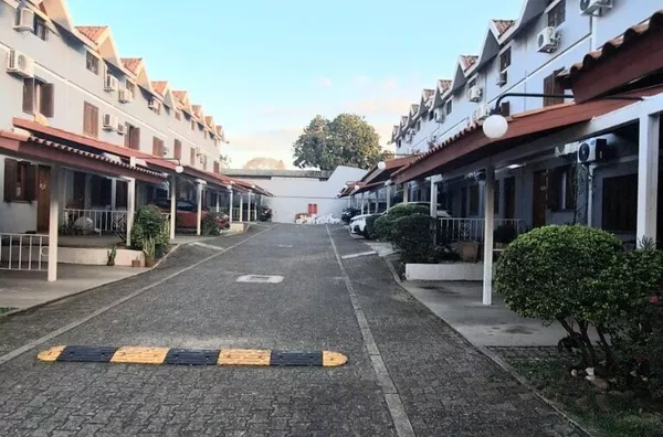 Sobrado em Condomínio Fechado – Bairro Camaquã - 3 dormitórios e vaga de garagem!