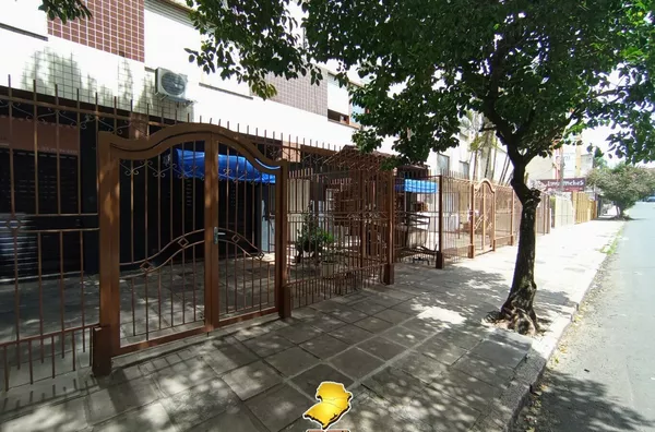 Apartamento Garden Mobiliado na Azenha – 2 Dorms, Espaço ao Ar Livre e Pronto para Morar