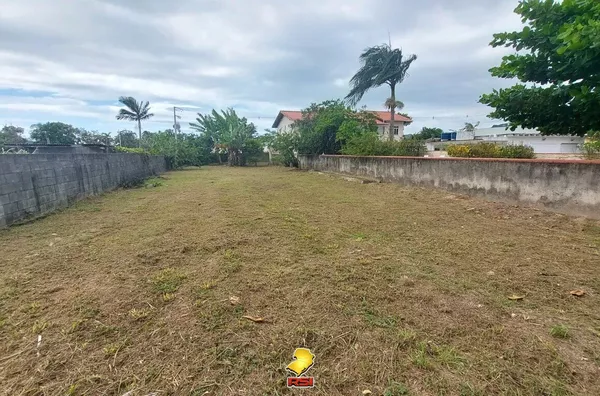 Terreno à Venda em Gov. Celso Ramos | 500m² Plano Próximo à Praia de Palmas | Bairro Camboa