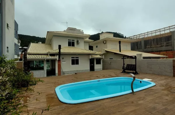 Casa Espetacular com Piscina e Jardim na Praia de Palmas – 360m² de Terreno - Foto 23