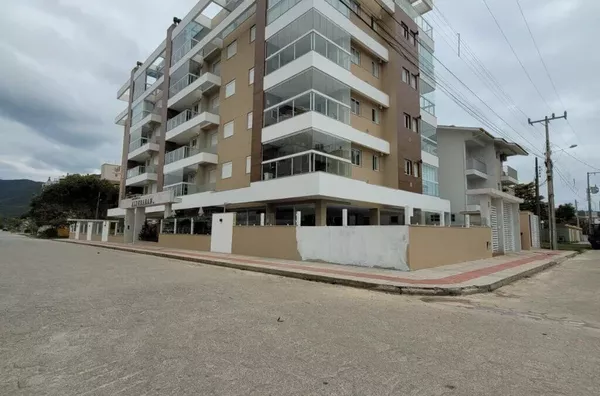 Apartamento Mobiliado a 100m da Praia de Palmas com 3 Dormitórios e 1 suíte