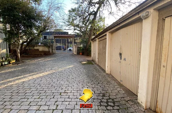 Apartamento à Venda com 3 dormitórios e vaga no bairro Praia de Belas — 390 mil