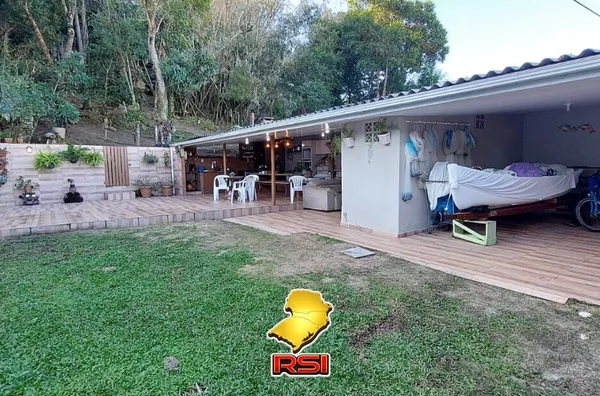 Casa de Madeira 3 Dorm, Espaço Gourmet, Terreno 1.100m² – Fazenda da Armação – R$ 995.000
