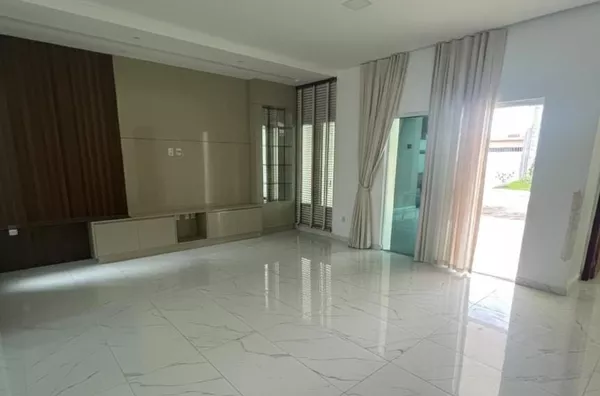 Casa duplex semimobiliada no Condomínio Jardins da Serra