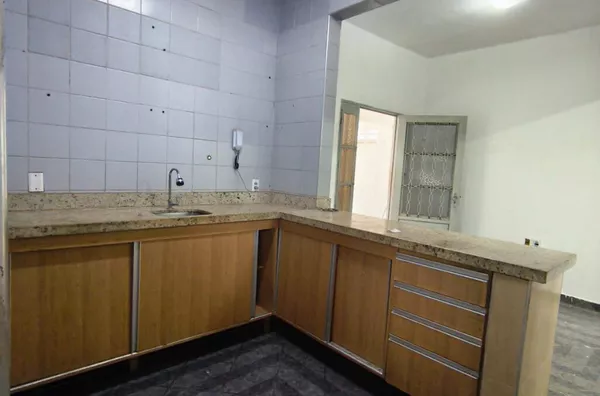 Sobrado para aluguel, 4 quarto(s),  Parangaba, Fortaleza