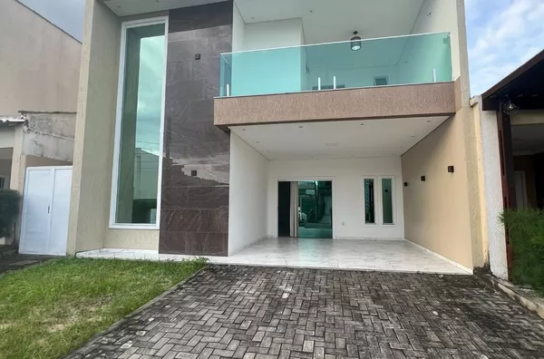 Casa duplex semimobiliada no Condomínio Jardins da Serra