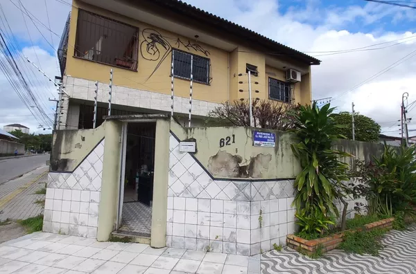 Casa Duplex de Esquina na Av. C,  Conjunto Prefeito Jose Walter, Fortaleza