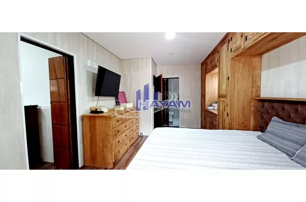 Sobrado na Vila Suíssa com 500m² de terreno à venda!