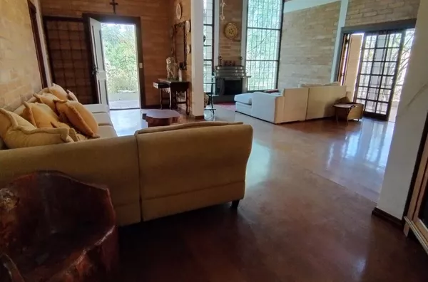 Chacara estilo colonial de 5.200m2 a 400m da rodovia