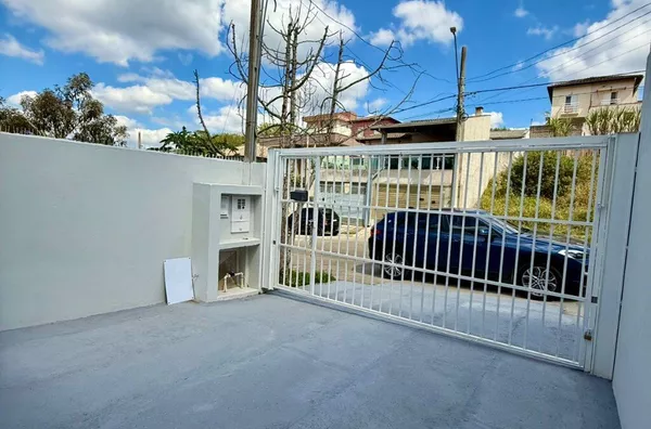 Casa de 2 dorms e 2 vagas em Cotia