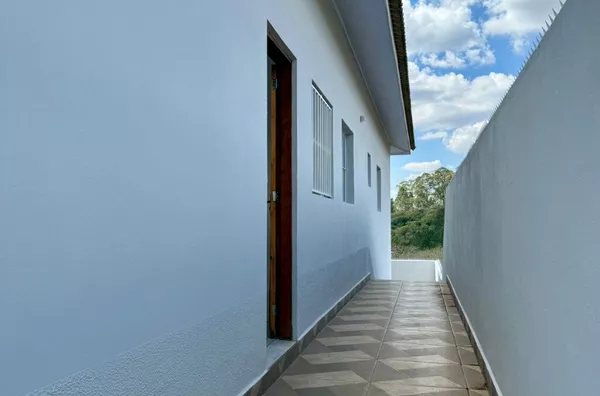 Casa de 2 dorms e 2 vagas em Cotia