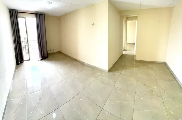 Apartamento reformado com sacada de 60m2 com 2 quartos e 1 vaga