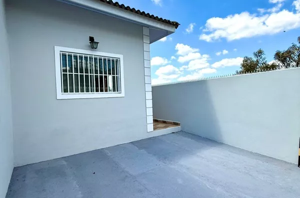 Casa de 2 dorms e 2 vagas em Cotia