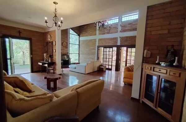 Chacara estilo colonial de 5.200m2 a 400m da rodovia