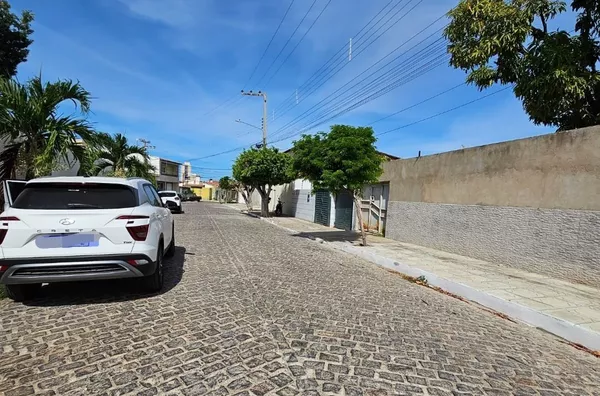 2 Terrenos à venda, um ao ladodo outro, totalizando 400m² - Bairro próximo ao River Shopping. - Foto 1
