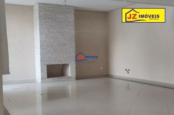 Casa assobrada em condomínio    VL MIKE