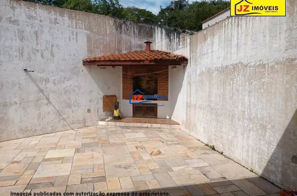 CASA TERREA EM ESTAÇÃO