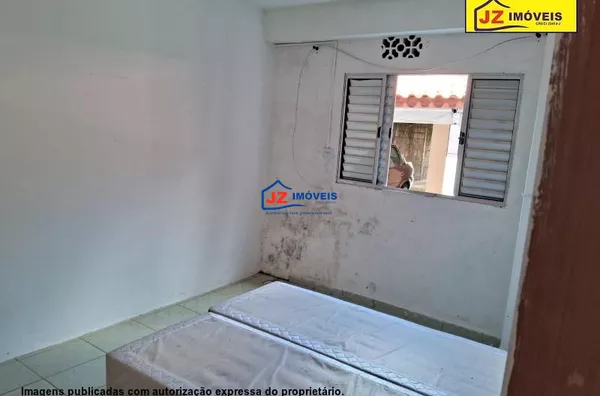 CASA TERREA EM VL NOVA SãO ROQUE