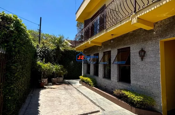 BELÍSSIMO SOBRADO PRÓXIMO DO CENTRO DE SÃO ROQUE