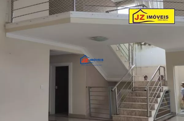 Casa assobrada em condomínio    VL MIKE