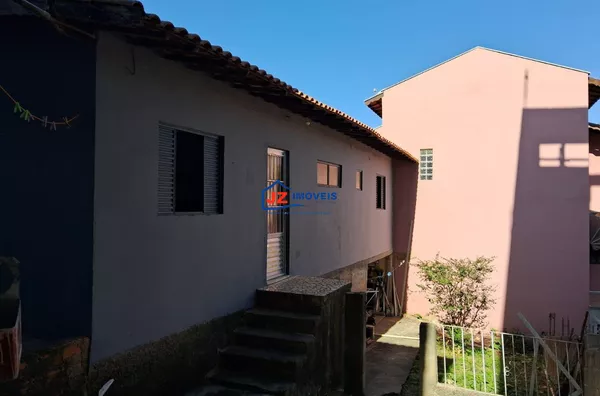CASA TERREA EM CAMBARÁ