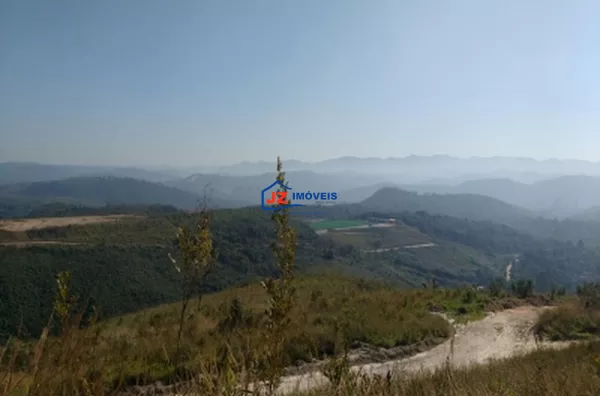 ÁREA INDUSTRIAL EM Distrito Industrial