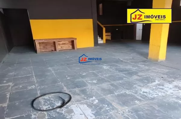 PRÉDIO COM APARTAMENTOS E COMÉCIO EM ARAÇARIGUAMA