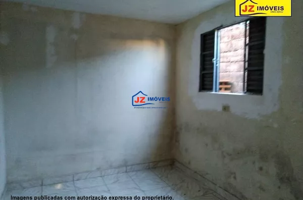 CASA TERREA EM VILA BARRETO